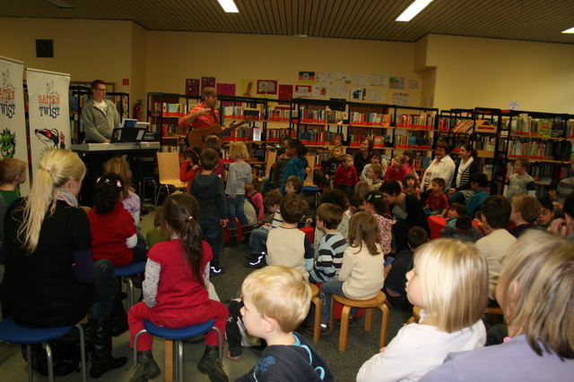 gal/2010/2010 Saitentwist Buecherei Borbeck 90 Jahre 18.11/2010 Saitentwist Buecherei Borbeck 90 Jahre 18.11. 123.jpg